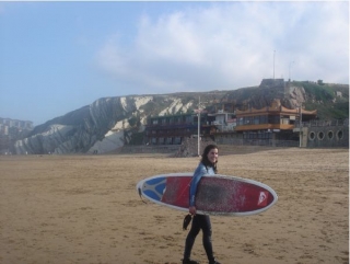 Surf en la playa de la Concha